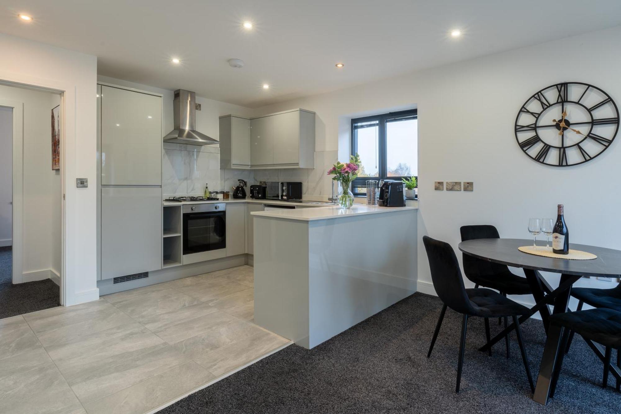 Modern 2-Bed Apartment With Balcony, Close To Oxford City Centre With Free Parking Buitenkant foto